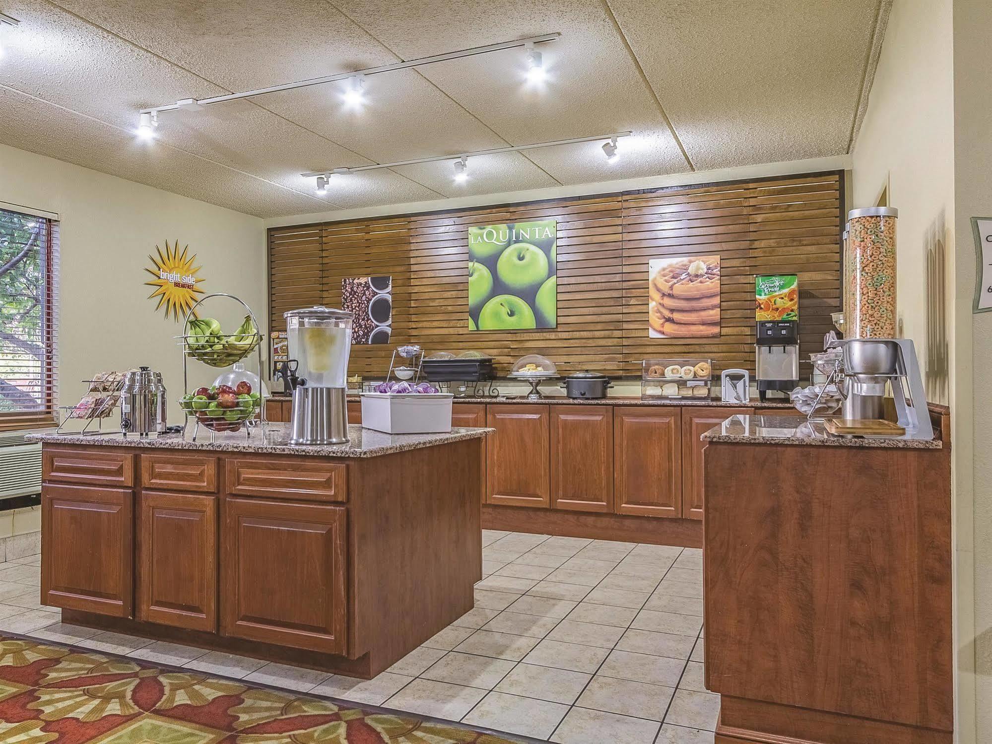 克利夫兰机场西拉金塔酒店 北奥姆斯特德 外观 照片